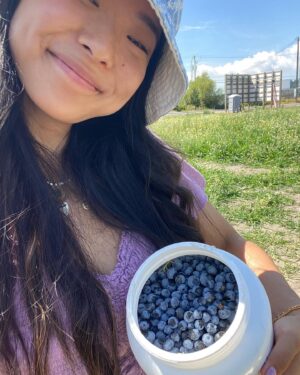 Ami Park Instagram - AUGUST ☀️ you have been the best month. What an incredible, healing, abundant and expansive time with the best souls 🌿🌷🫐

3 things that’s made this month so far 💯:

1. Nature 🌱(different hikes, camping, berry picking, etc) 
2. Amazing, aligned sisterhood 🙏🏼
3. Setting a consistent routine for myself and following through 🩵

I thought about the times in my life when I was experiencing consistent joy and abundance, and I realized these 3 examples were always a core part of it :) a little Monday reminder not bend or compromise on the things that makes us feel whole ✨