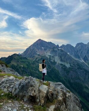 Ami Park Instagram - Couldn’t help but shed a tear or two looking at these magnificent views.. 

A weekend trip I will never forget 🥲🩵🏔️#washingtonstatebeauty #natureswonders