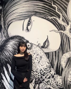 Ami Tomite Instagram - 伊藤潤二展〝誘惑〟

〝Tomie〟と〝Tomite〟って字面ほぼ一緒だよね😂

#伊藤潤二 #伊藤潤二コレクション #伊藤潤二展 #伊藤潤二展誘惑 #世田谷文学館 #junjiito #junjiitocollection #junjiitoedit #art #artgallery #japaneseart #tomie #tomiejunjiito #富江