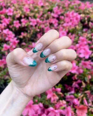 Ami Tomite Instagram - New nail💅💚

今やってる役柄に合わせて今回はグリーン💚

@naileye.pasha いつもありがとうございます💚✨

#nail #nailart #naildesign #greennails #ネイル #ネイルデザイン #ネイルアート #ジェルネイル #ジェルネイルデザイン #フレンチネイル #グリーンネイル #緑ネイル #グリーンフレンチネイル #夏ネイル #summernails