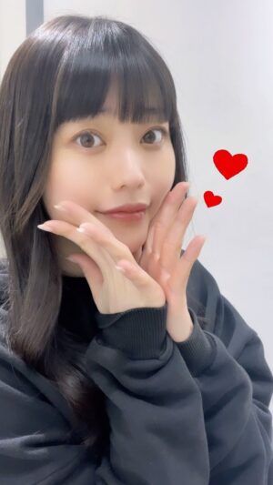 Ami Tomite Instagram - 髪のメンテナンス🦰❤️

縮毛矯正でサラサラなってるから今回はトリートメントとカットのみ！
韓国風にアレンジしてもらったよ❤️

@okayama_yuhi 
いつもありがとうございます☺️❤️

#ヘアセット #ヘアケア #トリートメント #縮毛矯正 #ストレートヘア #韓国ヘア #韓国風ヘア
