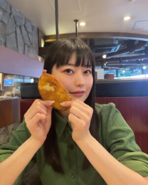 Ami Tomite Instagram - シェイキーズのポテトはポテト界の頂点🍟🥇👑
抱えて食べたい🍟🍟🍟❤️

#シェイキーズ #ポテト大好き