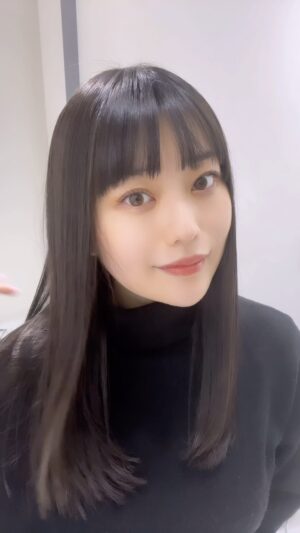 Ami Tomite Instagram - 縮毛矯正＋トリートメント＋カットしてきたよ〜！！！❤️❤️❤️🐥

髪さらっさら！！！😳💖

寝起きから3秒で外出できるくらいに髪がつるんつるんにまとまりました🐥💖

@okayama_yuhi さん、ありがとうございます🥺❤️まぢ神

#縮毛矯正 #縮毛矯正ロング #トリートメント #ヘアトリートメント #ヘアケア #ストレートヘア