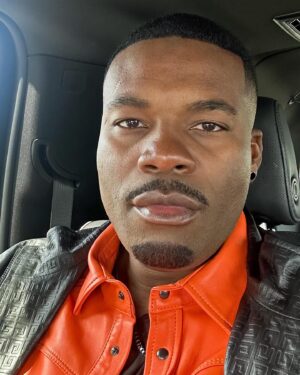 Amin Joseph Instagram - Harlem the greatest place in the world factually #stoopseries #lasweetsny #settepaniharlem #barawineharlem