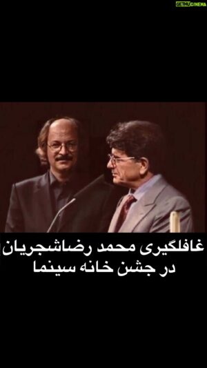 Amin Tarokh Instagram - .
تقدیر از استاد شجریان در جشن خانه سینما.
.
@akharinkhabar
#محمدرضا_شجریان #امین_تارخ #جشن_خانه_سینما