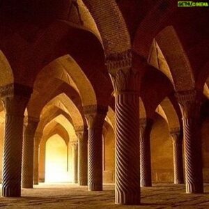 Amin Tarokh Instagram - .
هر که نشنیده ست وقتی بوی عشق
گو به شیراز آی و خاک من ببوی
سعدی
.
روز شیراز گرامی باد.
.
#حافظیه #سعدیه #مسجد_وکیل #مسجد_نصیرالملک 
#مسجد_صورتی #روز_شیراز #شیراز #امین_تارخ  #اردیبهشت #سعدی #حافظ