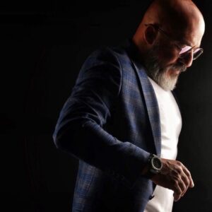 Amir Aghaei Instagram - زماني كه شما آغاز مي كنيد به گفتن اين مسئله كه "من خود را مي شناسم"، به راستي، از يادگيري درباره ي خود بازايستاده ايد.
.
.
.
.
.
.
.
.
#جيدوكريشنامورتى 
📷:@koroshjavan