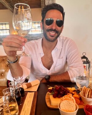 Amir Arison Instagram - Vino 🍇