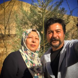 Amir Hossein Seddigh Instagram - انقدر با مامانم خوش ميگذشت كه يادم رفت روز زن رو تبريك بگم.... بزرگترين نعمت زندگى هممون مادران.....