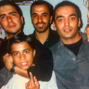 Amir Hossein Seddigh Instagram - يك عكس ، هزار خاطره
رامبد شكرابى، على سليمانى، حسين سليمانى و من، سر صحنه سريال داستان يك شهر كارگردان اصغر فرهادى. سال هفتادو ... يادم نيست؛))