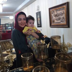 Amir Hossein Sharifi Instagram - ساراي عزيزم بانوي زيباي من اولين سال مادر شدنت مبارك
خدا تو را براي من و ساحل عزيزم نگه دارد👨‍👩‍👧👨‍👩‍👧👨‍👩‍👧💕💕💕💕💕💕
ولادت با سعادت فاطمه زهرا (س) بر تمام مادران سرزمينم مبارك باشد