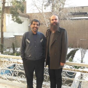 Amir Hossein Sharifi Instagram - امروز برايم روز خاطره انگيزي بود چرا كه در يك فضاي صميمي در كنار يار و پشتيبان ديرينه ام  استاد عزت الله ضرغامي ساعتي ارزشمند پر از صحبتها و خاطرات حال و گذشته را مرور كرديم از خداوند متعال براي اين مرد بزرگ آرزوي سلامتي و طول عمر دارم 
يا حق