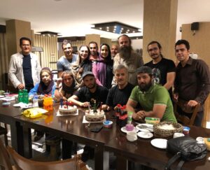 Amir Hossein Sharifi Instagram - شب گذشته عوامل و بازيگران سريال روزهاي بيقراري٢  ويك شب بياد ماندني تولد ميلاد پرتوى عزيز مدير تصوير برداري اين مجموعه زيبا  درشهر زيباي تاريخي تبريز🌺🌺