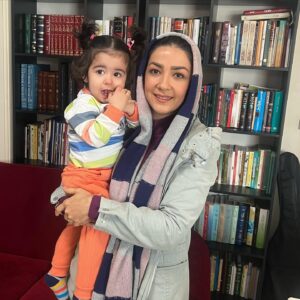 Amir Hossein Sharifi Instagram - سارای عزیزم روز زن را به تو مادر نمونه تبریک میگویم و آرزو میکنم که تو و ساحل عزیزم همیشه سالم و شاد باشید🌹🌹🌹🌹🌹🌹🌹🌹🌹🌹🌹🌹🌹🌹🌹
ولادت حضرت فاطمه زهرا (س) بر تمام مادران سرزمینم مبارک باد💐💐💐
آرزو میکنم هر چه سریعتر ریشه ویروس کرونا از تمام جهان رخت ببندد و همه در آرامش و آسایش قرار گیرند🍀🍀🍀
یا علی مدد