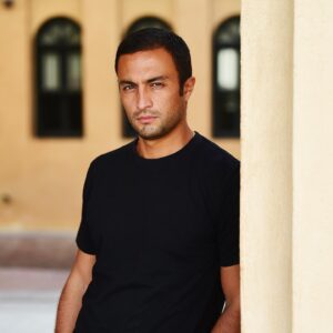Amir Jadidi Instagram - بر آستانه تسلیم سر بنه حافظ
که گر ستیزه کنی روزگار بستیزد 
.
.
.
امیرجدیدی #امیر_جدیدی# 
#amirjadidi