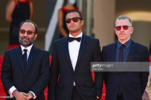 Amir Jadidi Instagram - قهرمان 
جشنواره فیلم کن 
.
.
A hero 
Cannes film festival 
Red carpet
.
.
@berluti 
#asgharfarhadi 
#amirjadidi
#a_hero#cannesfilmfestival#berluti