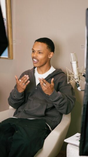 Amir Mitchell-Townes Instagram - Behind The Music w/ @zaijame ft. @uhmeer_ is out now! Phenomenal sit down where many topics are covered! Lock in! 😮‍💨🎙️

What would you do to be a fly on the wall at a @tankandthebangas session?! 👀

Editorial: @zaijame 
Mix & Master: @mixedbydlm & @dlmrecordingstudio 

#seauxlive #uhmeer #behindthemusic #missfine #Smmr