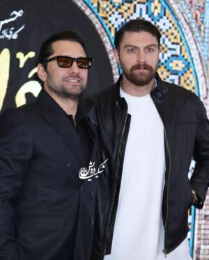Amirhossein Fathi Instagram - مراسم افتتاحیه جیران.

مرسی از همه ی بچه‌های درجه یک عکاس ،و معذرت که نشد همه ی عکس هارو کار کنم❤️

#جیران #حسن_فتحی #سریال #اسماعیل_عفیفه 
#امیرحسین_فتحی