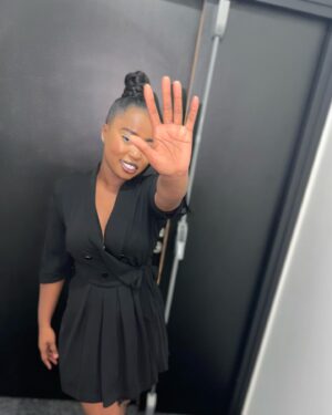 Amisse Abdallah Instagram - ON EST 20K ! 🥰 C’EST GÉNIAL 🫂
.
.
.
.
.
.
.
Merci l’Élite 🫶 Prenez soin de vous !
.
.
📸: @chayaabd 
Styliste : @i.am.staaacy 
.
.

#studio #amisse #staracademy #tf1 #birthdayweekend #20k