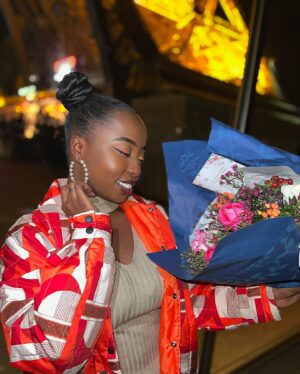 Amisse Abdallah Instagram - IT’S MY BIRTHDAY ! 😍
.
.
MERCI POUR VOS MESSAGES 🫂
VOUS ÊTES LES MEILLEURS ❤️
.
.
Merci pour ce joli bouquet l’Equipe Endemol 💐 
.
.
#staracademy #tf1 #amisse #birthdaygirl

📸 : @chayaabd 🫶