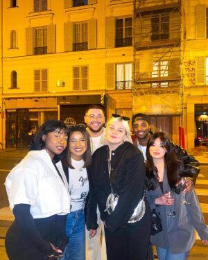 Amisse Abdallah Instagram - Hier soir avec des humains de qualité ✨

Milles baisers @carladonaoff 🥂 

#releaseparty 📸 : @loesmyl