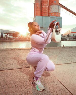 Amisse Abdallah Instagram - Laquelle t’as préférée ?☺️
.
.
.
Stylisme : @i.am.staaacy 
📸 : @brice.comlan 
💇🏾‍♀️ : @melyssa_makeup 
💄 : @melyssa_makeup
