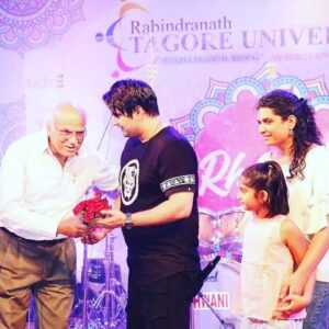 Amit Mishra Instagram - Had an amazing time performing for Shri Rabindranath Tagore University Bhopal #RNTU’s annual fest Rhythm 2022 ..
I would like to congratulate team #TeamAMlive
#AshwinShriyan
#NishithHegde
#Uttamkumarhela
#MayankSharma
#Rinku
#AkashSawant
on super brilliant live performance and #Mayank #Jitesh #CAN on brilliant offstage managment ..
I would like to thank Team #RNTU fraternity for their lovely hospitality in Bhopal..
And Super Duper thanks to the Super Duper Audience of #RNTU Bhopal ❤️
A special thanks to the respected chancellor of RNTU Mr.Santosh Kumar Choubey ,Registrar Dr.Vijay Singh and Mr.Manoj for their kind invitation to perform for RHYTHM 2022..
Styled by -Shilpi Saxena 
#RNTU #Rhythm2022 #TeamAMLiveproject #TeamAMlive #Music #amitmishra