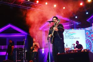 Amit Mishra Instagram - Had an amazing time performing for Shri Rabindranath Tagore University Bhopal #RNTU’s annual fest Rhythm 2022 ..
I would like to congratulate team #TeamAMlive
#AshwinShriyan
#NishithHegde
#Uttamkumarhela
#MayankSharma
#Rinku
#AkashSawant
on super brilliant live performance and #Mayank #Jitesh #CAN on brilliant offstage managment ..
I would like to thank Team #RNTU fraternity for their lovely hospitality in Bhopal..
And Super Duper thanks to the Super Duper Audience of #RNTU Bhopal ❤️
A special thanks to the respected chancellor of RNTU Mr.Santosh Kumar Choubey ,Registrar Dr.Vijay Singh and Mr.Manoj for their kind invitation to perform for RHYTHM 2022..
Styled by -Shilpi Saxena 
#RNTU #Rhythm2022 #TeamAMLiveproject #TeamAMlive #Music #amitmishra