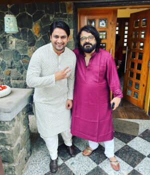 Amit Mishra Instagram - Wishing the one and only Mr.Pritam Chakraborty Dada a very Happy Birthday🎉🎊🎉🎊
Supergood health and all best wishes to you dada,🙂🙏🏻❤️
Thank you for all your guidance and support ,
Much love qnd Respect..❤️🙏🏻
#HBD #Pritamda #Superstar #Rockstar