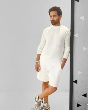 Amitash Pradhan Instagram - White start to the year :)
Thank you for the love and all the wishes. Birthdays are always special to me. Gratitude and love ❤️🎉🧿