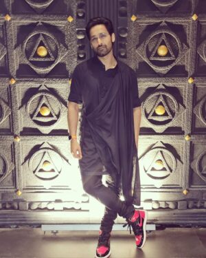 Amitash Pradhan Instagram - Happy Diwali 🪔 💫 …. 
Love and Light to everyone. Wishing beautiful times ahead.. 
❤️🧿

📷: @stylemuze 

#diwali #festival #festivevibes #loveandlight #omnamahshivaya