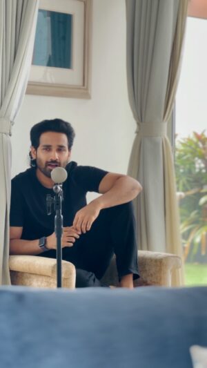 Amitash Pradhan Instagram - Vida Karo… my version… 🎵❤️

Easily one of the best songs to come out this year. The @arrahman sir X @imtiazaliofficial collaboration is a special one to all film lovers. Been a massive fan of this combo, since Rockstar. And to top it off with @kamil_irshad_official ‘s words 🫡 ….

Big shout out to one of the GOAT(s) of our generation, Mr @arijitsingh and a dear friend, @jonitamusic for giving us a vocal classic. I fell in love with the song after watching #chamkila and hearing about the story of how these 3 genius’ made the song in Rahman Sir’s studio with the lights turned off and just with candles on. 

Thanks for a gem :) just felt like putting this out there because of what it’s done for me. 

Thanks @anivee13 for helping me with this. @mountaditya and @visitmindspace - Nandri gentlemen..

#arr #rahman #arijitsingh #imtiazali #chamkila #cover #vidakaro #music #jonitagandhi #song