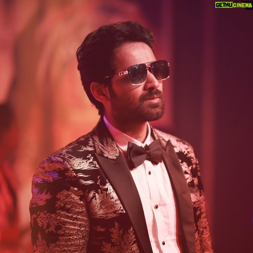 Amitash Pradhan - 3.1K Likes - Sipparaaaa Ripparaaa Ra Ra Reyyy..
Waiting to pick the top 3 reels and meet you in person be like…..
#sippararippara #paramporulmovie #yuvanshankarraja #yuvan #tamilcinema