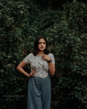 Amritha  Menon Instagram - “…Nature is the art of god..”
📸 @nikjohnjo 
#fashion #style #adventure #smile #naturelover #landscapephotography #me #likeforlikes #hiking #explore #cute #birds #model #india #myself #green #outdoors #travelgram #canon #animals #wanderlust #beach #forest #macro #sun #followme #photoshoot #instalike #sea #wildlifephotography