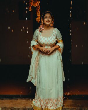 Amritha  Menon Instagram - 🌼Onam series 🌼
📸: @nikjohnjo 
#onam #kerala #onamcelebration #keralagram #onamspecial #happyonam #india #malayali #instagram #keralasaree #keralatourism #mallu #photography #malayalam #kochi #keralafood #keralagodsowncountry #onamsaree #festival #love #saree #onamfestival #instagood #onamvibes #traditional #bhfyp #onlineshopping #keralam #fashion #keralaattraction
