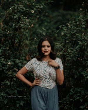 Amritha  Menon Instagram - “…Nature is the art of god..”
📸 @nikjohnjo 
#fashion #style #adventure #smile #naturelover #landscapephotography #me #likeforlikes #hiking #explore #cute #birds #model #india #myself #green #outdoors #travelgram #canon #animals #wanderlust #beach #forest #macro #sun #followme #photoshoot #instalike #sea #wildlifephotography