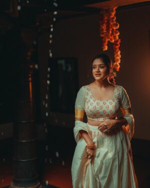 Amritha  Menon Instagram - 🌼Onam series 🌼
📸: @nikjohnjo 
#onam #kerala #onamcelebration #keralagram #onamspecial #happyonam #india #malayali #instagram #keralasaree #keralatourism #mallu #photography #malayalam #kochi #keralafood #keralagodsowncountry #onamsaree #festival #love #saree #onamfestival #instagood #onamvibes #traditional #bhfyp #onlineshopping #keralam #fashion #keralaattraction