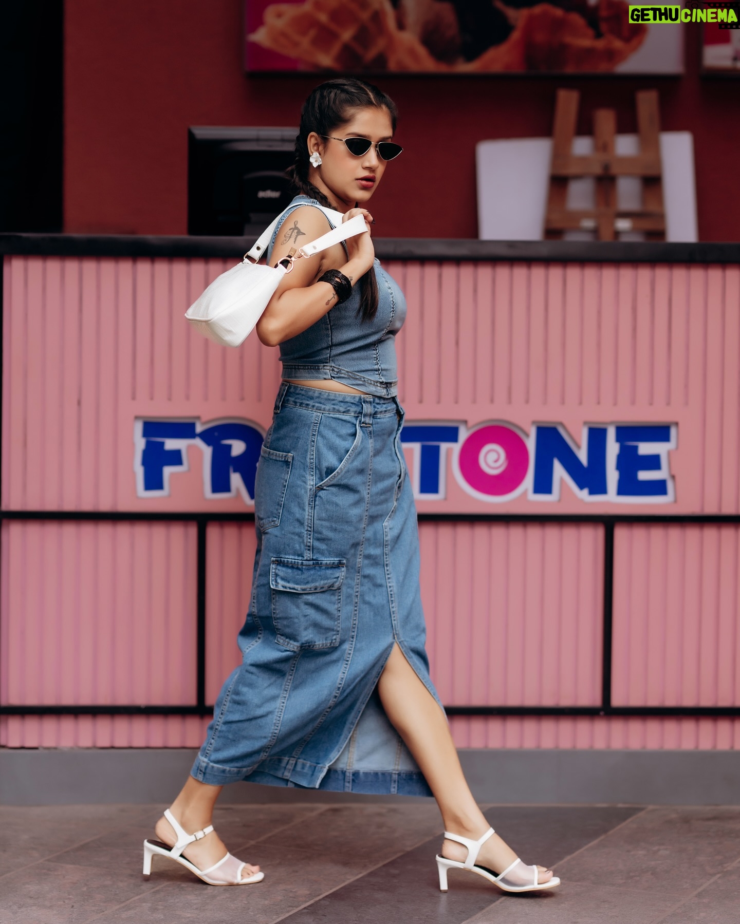 Amritha Menon - 594 Likes - ā..Be you⦠The world will adjust..ā
Styling & Mua @iamamrithamenon
Hair @_a.more__