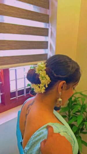 Amritha  Menon Instagram - ✨✨ All credits: @_nayana_narayanan_ #mumbai #saree #sareelove #classy #sareepact #fashion #indianwear #sarees #indianfashion #india
