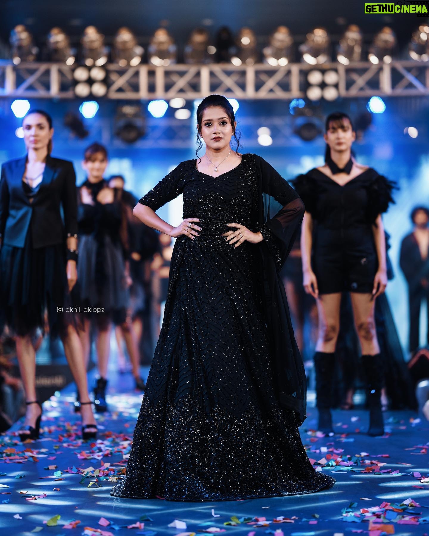 Amritha Menon - 739 Likes - āØSunday Night āØ
Designer: @go4abhildev
#fashionweek2023#hilitemall#showstopper#fashionshow