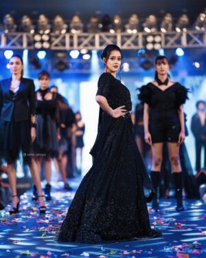Amritha  Menon Instagram - ✨Sunday Night ✨
Designer: @go4abhildev 
#fashionweek2023#hilitemall#showstopper#fashionshow