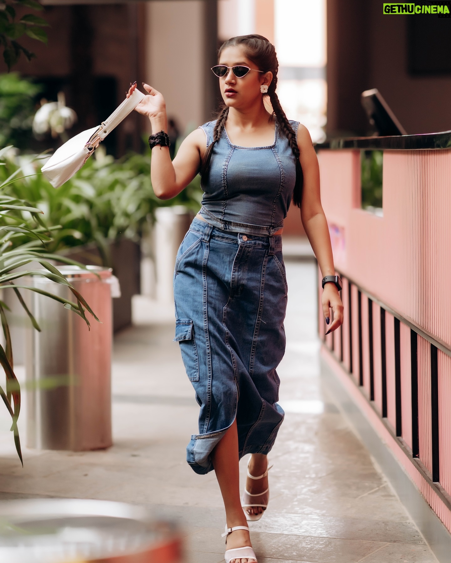 Amritha Menon - 594 Likes - ā..Be you⦠The world will adjust..ā
Styling & Mua @iamamrithamenon
Hair @_a.more__