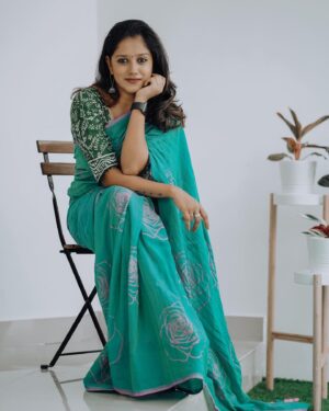 Amritha  Menon Instagram - “..Wear a saree,give them a reason to stare..”
📸: @nikjohnjo 

#sareelove #saree #sareelovers #sareesofinstagram #sareefashion #sarees #sareedraping #sareeblouse #fashion #onlineshopping #sareeindia #sareelover #indianwear #sareestyle #handloom #sareecollection #silksarees #ethnicwear #silksaree #sareeaddict #traditional #sareeblousedesigns #india #indianwedding #silk #sareenotsorry #indianfashion #love #sareepact #handloomsarees