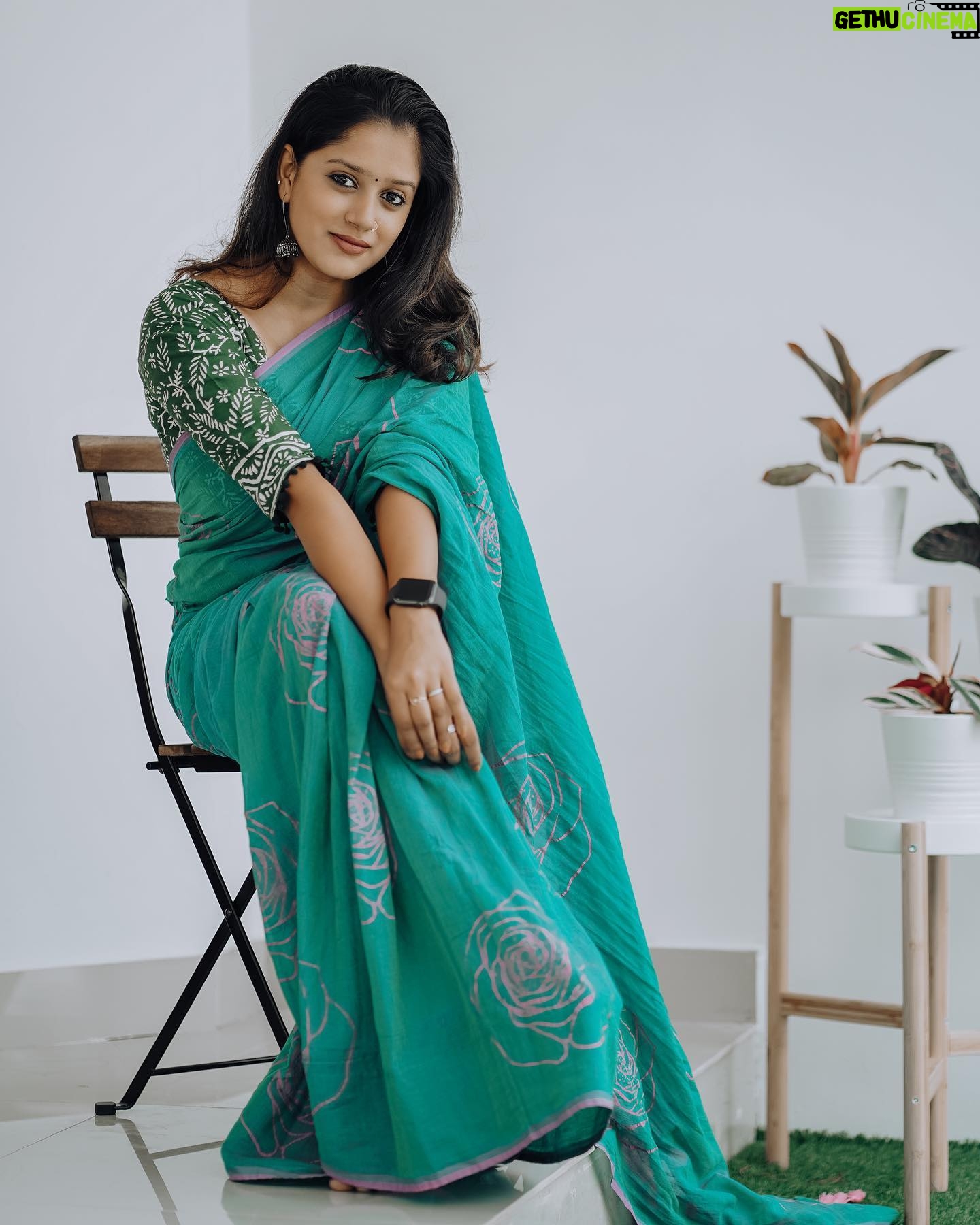 Amritha Menon - 855 Likes - ā..Wear a saree,give them a reason to stare..ā
šø: @nikjohnjo
#sareelove #saree #sareelovers #sareesofinstagram #sareefashion #sarees #sareedraping #sareeblouse #fashion #onlineshopping #sareeindia #sareelover #indianwear #sareestyle #handloom #sareecollection #silksarees #ethnicwear #silksaree #sareeaddict #traditional #sareeblousedesigns #india #indianwedding #silk #sareenotsorry #indianfashion #love #sareepact #handloomsarees
