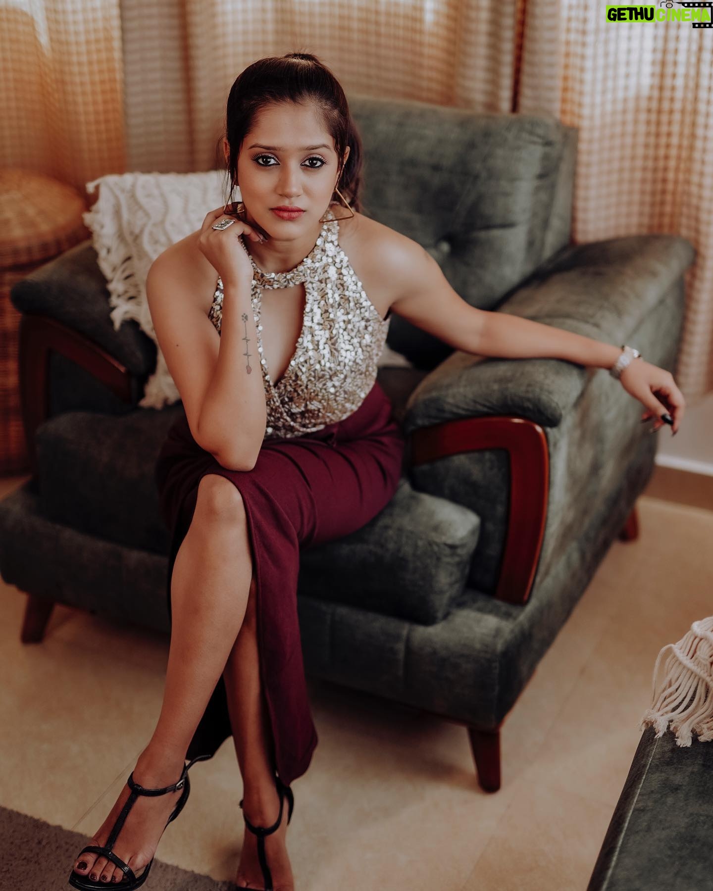 Amritha Menon - 696 Likes - ā..Get your sparkle on people..ā
šø: @c_apt_ure_man
#glamour #fashion #style #beauty #model #moda #love #makeup #glam #beautiful #photography #portrait #instagood #photooftheday #sexy #girl #fashionstyle #like #fashionista #picoftheday #luxury #look #photoshoot #instagram #instafashion #follow #s #art #chic #woman