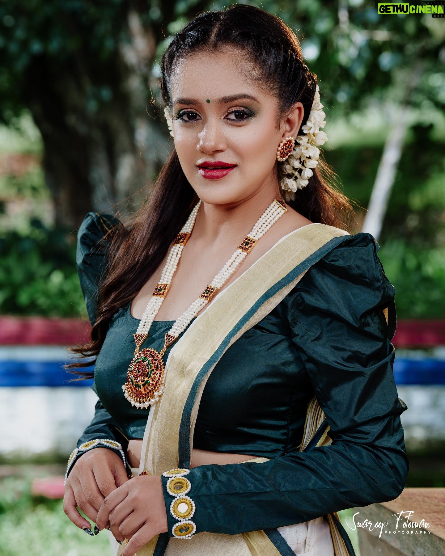 Amritha Menon - 574 Likes - šø: @swaroop_foto_man
Mua: @_a.more__
Costume designing & Styling: @ashi_ashz
Retouch: @soulads_photography
Jewellery: @alameen_fashion_jewels
#onam #kerala #onamcelebration #keralagram #onamspecial #happyonam #india #malayali #instagram #keralasaree #keralatourism #mallu #photography #malayalam #kochi #keralafood #keralagodsowncountry #onamsaree #festival #love #saree #onamfestival #instagood #onamvibes #traditional #bhfyp #onlineshopping #keralam #fashion #keralaattraction