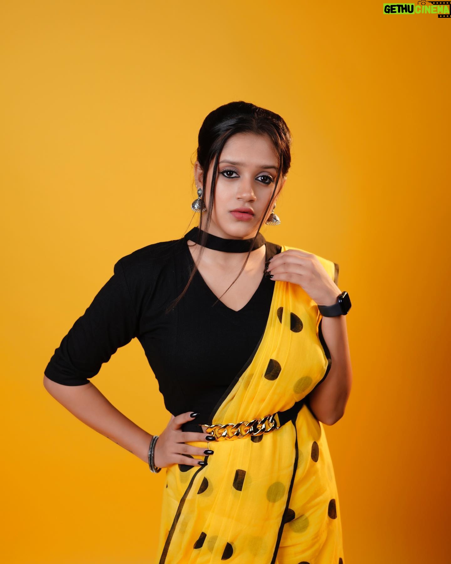 Amritha Menon - 806 Likes - āā¦.Itās a beautiful day to light up with a saree..ā
šø: @c_apt_ure_man
Styling: @iamamrithamenon
Saree: @suta_bombay
#sareelover #saree #sareelove #sareefashion #sareedraping #sareelovers #sareeindia #sareeblouse #sarees #sareesofinstagram #sareestyle #sareecollection #sareeaddict #onlineshopping #sareeblousedesigns #handloom #silksaree #silksarees #fashion #indianwear #ethnicwear #sareepact #sareeswag #sareenotsorry #traditional #sareeonline #indianfashion #india #sareeseduction #silk