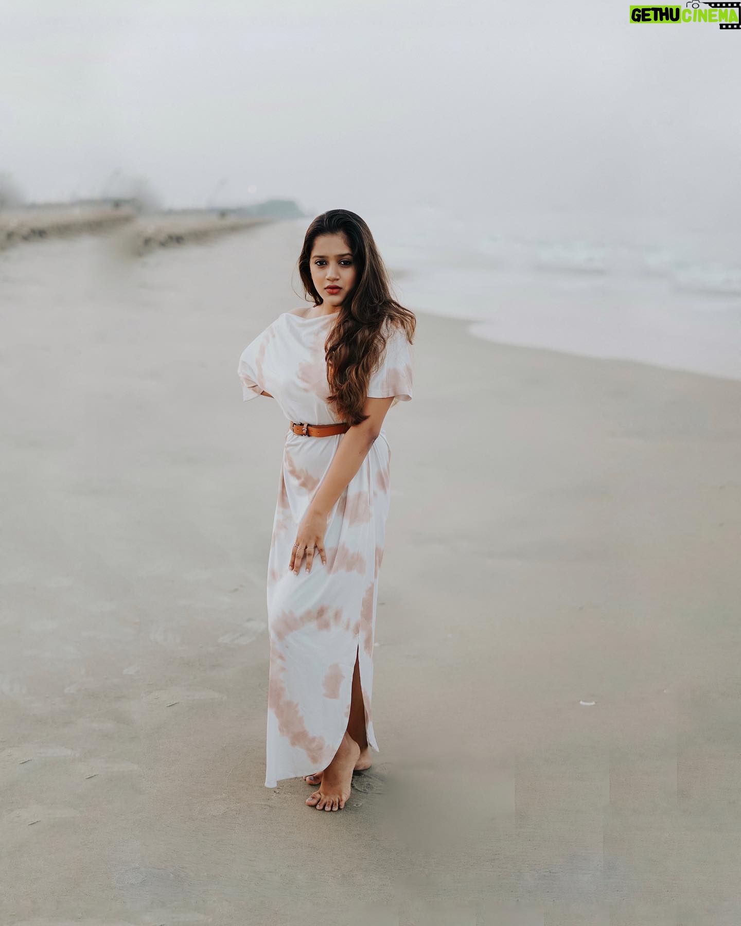 Amritha Menon - 694 Likes - ā..Sky above,sand below,peace within..ā
šø: @nikjohnjo #beach #summer #travel #sea #nature #photography #sunset #love #beachlife #ocean #sun #instagood #photooftheday #beautiful #vacation #travelphotography #holiday #picoftheday #sky #instagram #landscape #beachvibes #travelgram #waves #photo #sand #like #surf #fashion #bhfyp