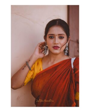 Amritha  Menon Instagram - “ শাড়ি শহরের গতিময় জীবনের মধ্যে ঝুলে।”

Mua : @_a.more__ 

#bengaliactress #bengal #saree #streetphotography #beautiful