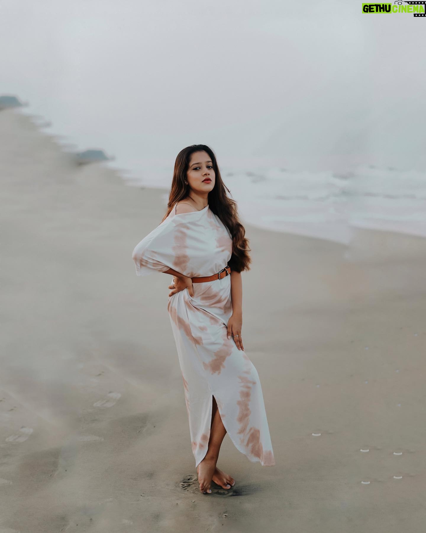 Amritha Menon - 694 Likes - ā..Sky above,sand below,peace within..ā
šø: @nikjohnjo #beach #summer #travel #sea #nature #photography #sunset #love #beachlife #ocean #sun #instagood #photooftheday #beautiful #vacation #travelphotography #holiday #picoftheday #sky #instagram #landscape #beachvibes #travelgram #waves #photo #sand #like #surf #fashion #bhfyp
